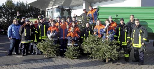 Gute Laune und eitel Sonnenschein begleiteten die Jugendwehr bei ihrer Sammelaktion am Samstag. Foto: Maik Reuß Bild